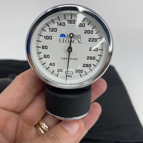 Mabis LEGACY Aneroid Sphygmomanometer with Black Nylon Cuff-ADULT - - Picture 9 of 12